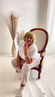 My mom ❤️#ulstercountyphotographer #hudsonvalleyphotographer #elenakanphoto #monarchbutterflies