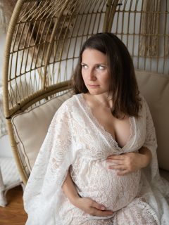 Pregnancy, captured with intention.

A refined maternity experience focused on elegance, softness, and timeless beauty.
Every detail is curated — from light to styling — so you feel confident, elevated, and at ease.

Limited sessions available.
Inquire to reserve your date. 🤍